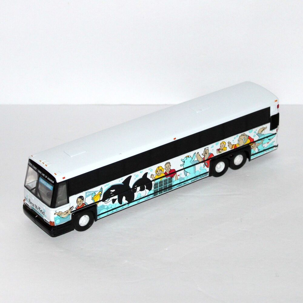 Seaworld Bus CORGI MCI 102 die cast SHAMU orca Modern Buses Series Anaheim